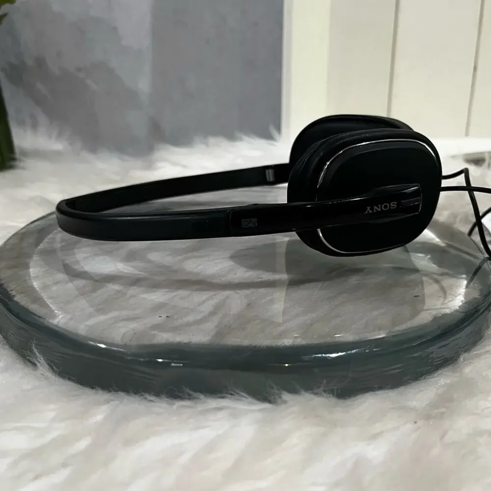 NEW Sony MDR-NC40 Noise Canceling Headphones NIC